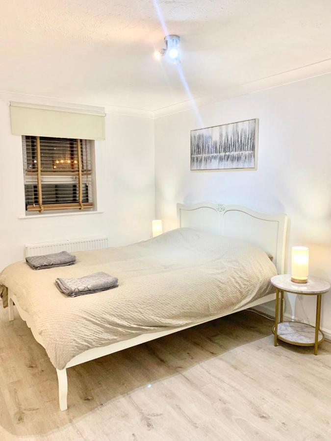 Leilighet Verwood Entire With Free Gated Parking On The Island London