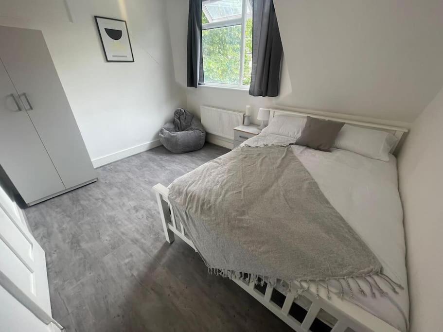 Lovely 2 Bed On Tower Bridge Leilighet London