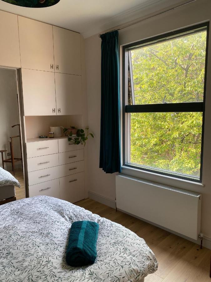 Bright & Beautiful Loft 10mins To Shoreditch Appartement Londen