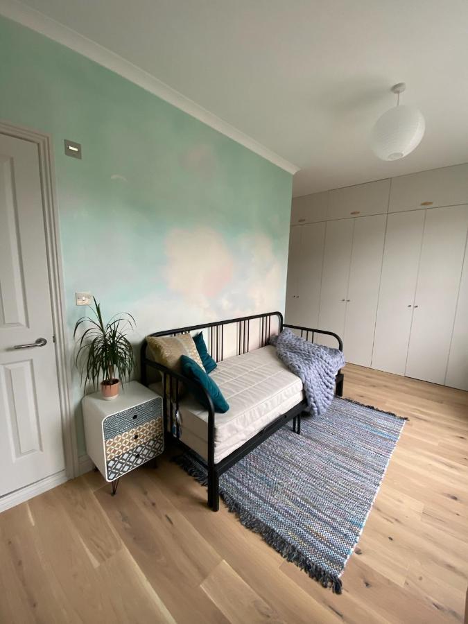 Bright & Beautiful Loft 10mins To Shoreditch Londen