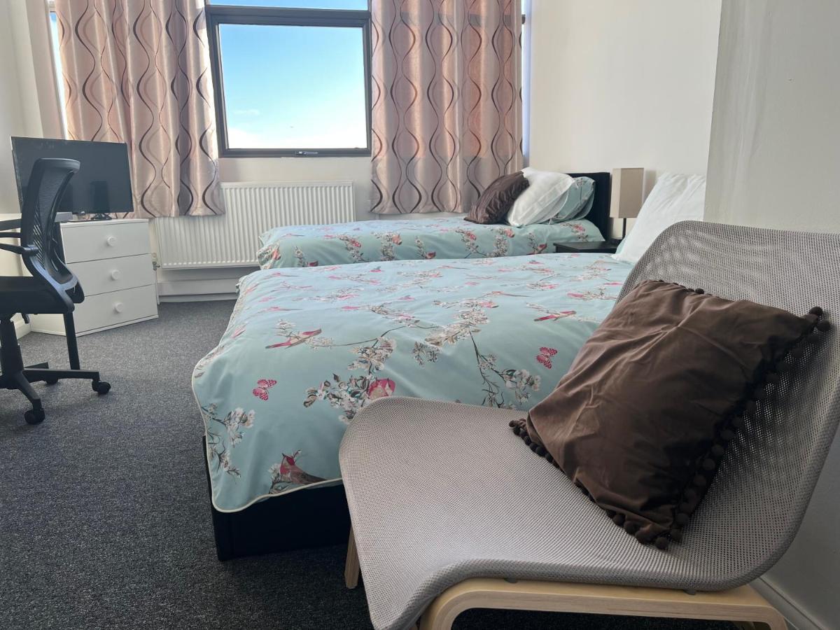 Mj - Entire Serviced For 6 Guests - Next To Tube Station Skyline View - Hotel Londen