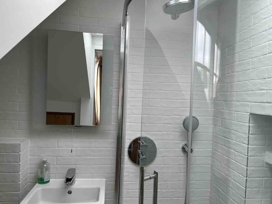 Сasa de vacaciones Cb53 Tower Bridge Townhouse 2 Bathrooms & Free Parking Londres