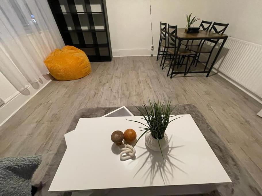 Appartement Stunning 2 Bedroom On Tower Bridge Londen