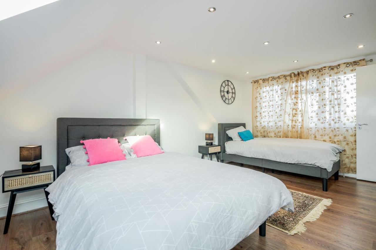 Entire Lovely Family With Parking, Wifi, Netflix, Self Check-in * Londen