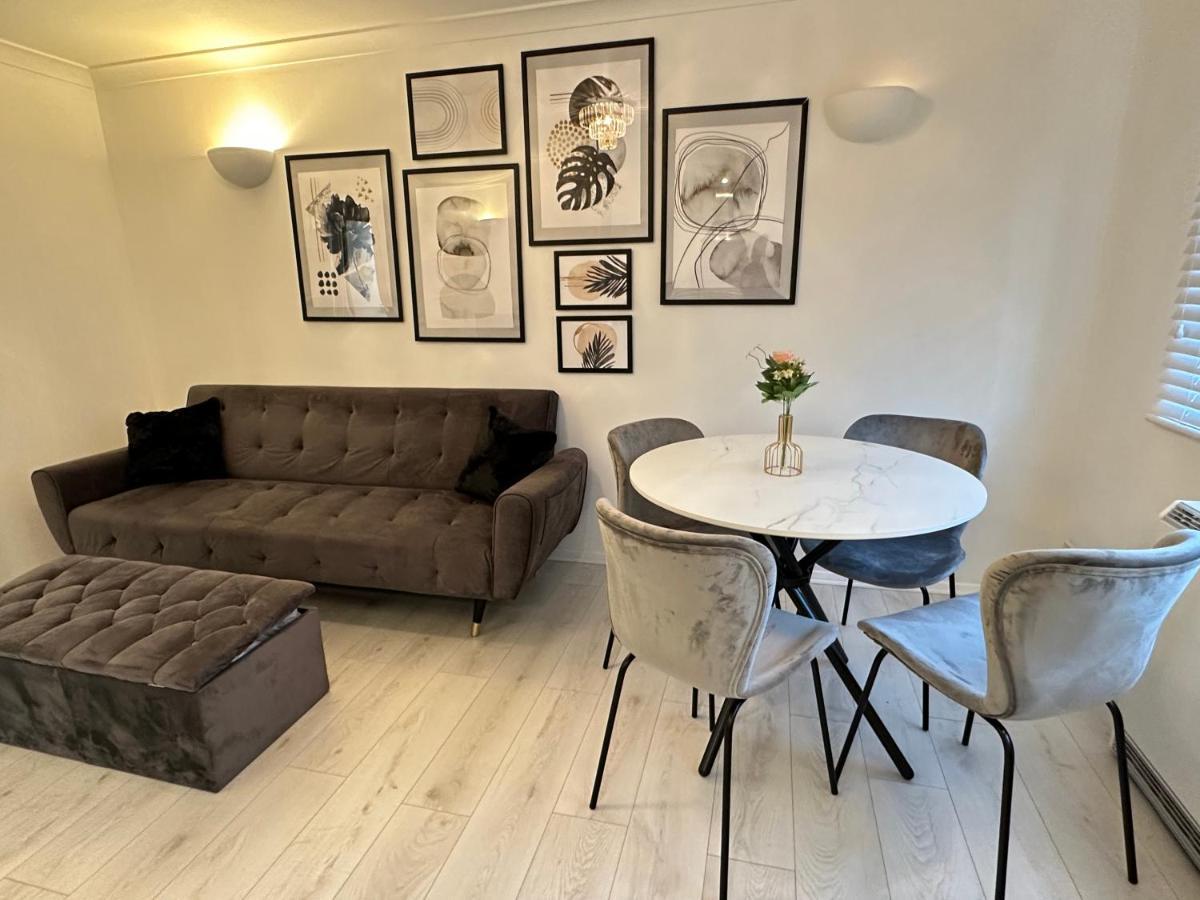 Stylish 1 Bedroom Close To Tooting Bec Station Appartement Londen