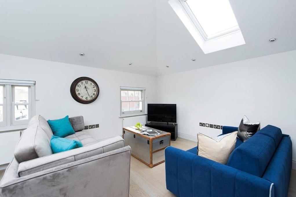 Recently Redecorated Bright And Spacious 1br Flat In West Apartment *