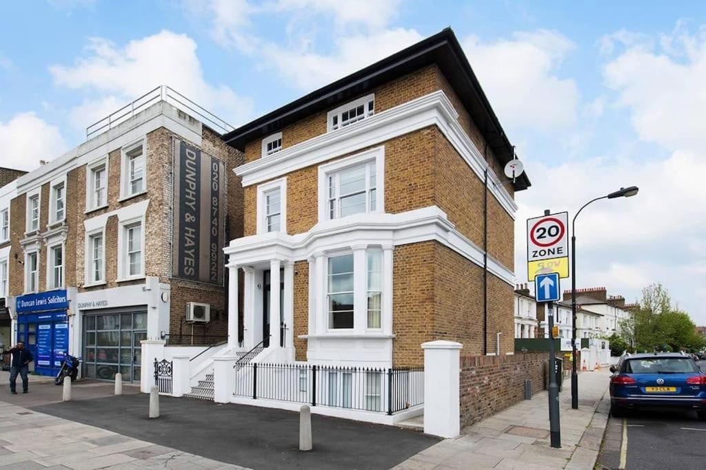 Recently Redecorated Bright And Spacious 1br Flat In West * London