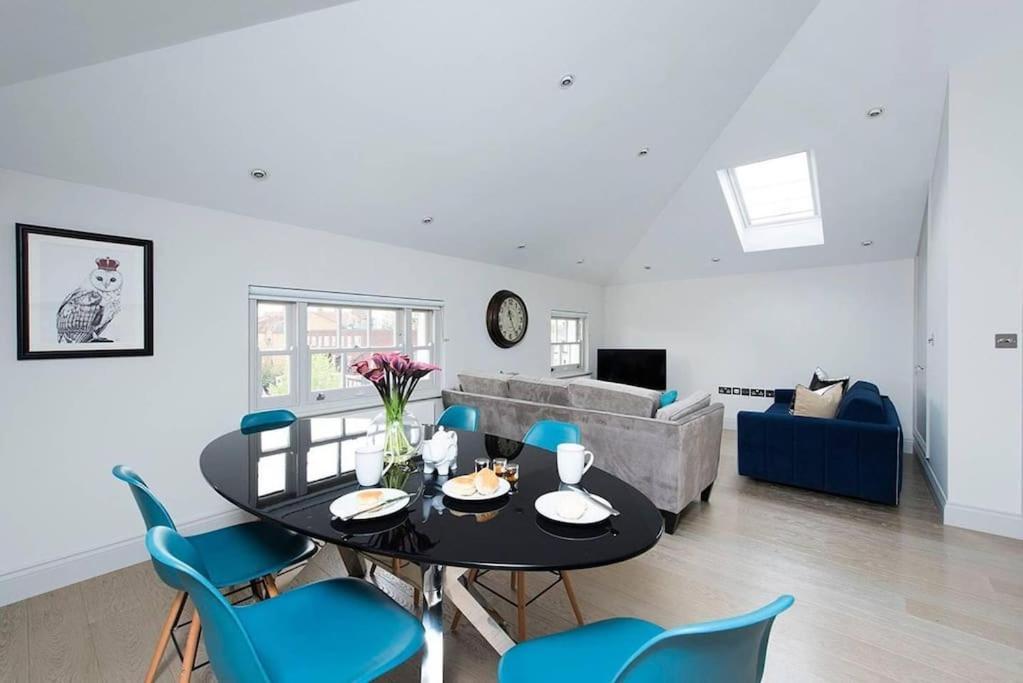 Recently Redecorated Bright And Spacious 1br Flat In West