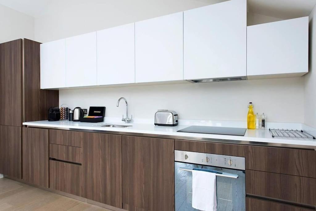 Recently Redecorated Bright And Spacious 1br Flat In West Apartment London