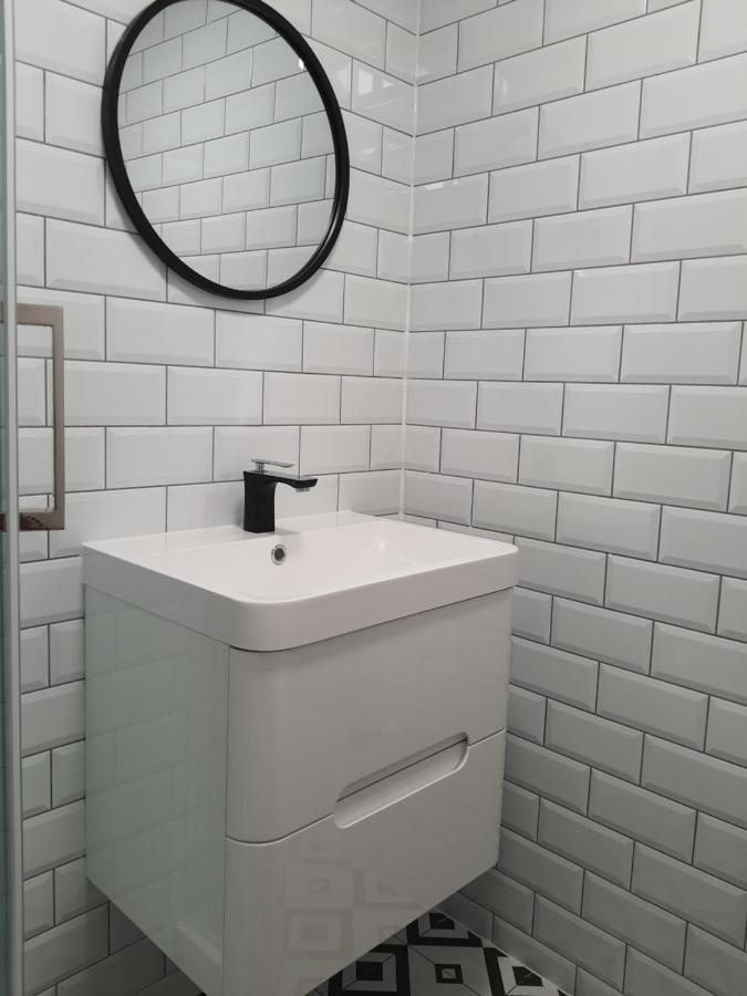 Large Bright With Kitchen Londen