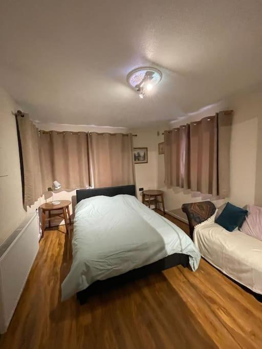 Spacious Bungalow In London, Near Central London, The Excel Centre And The O2, Ideal For Families Londen
