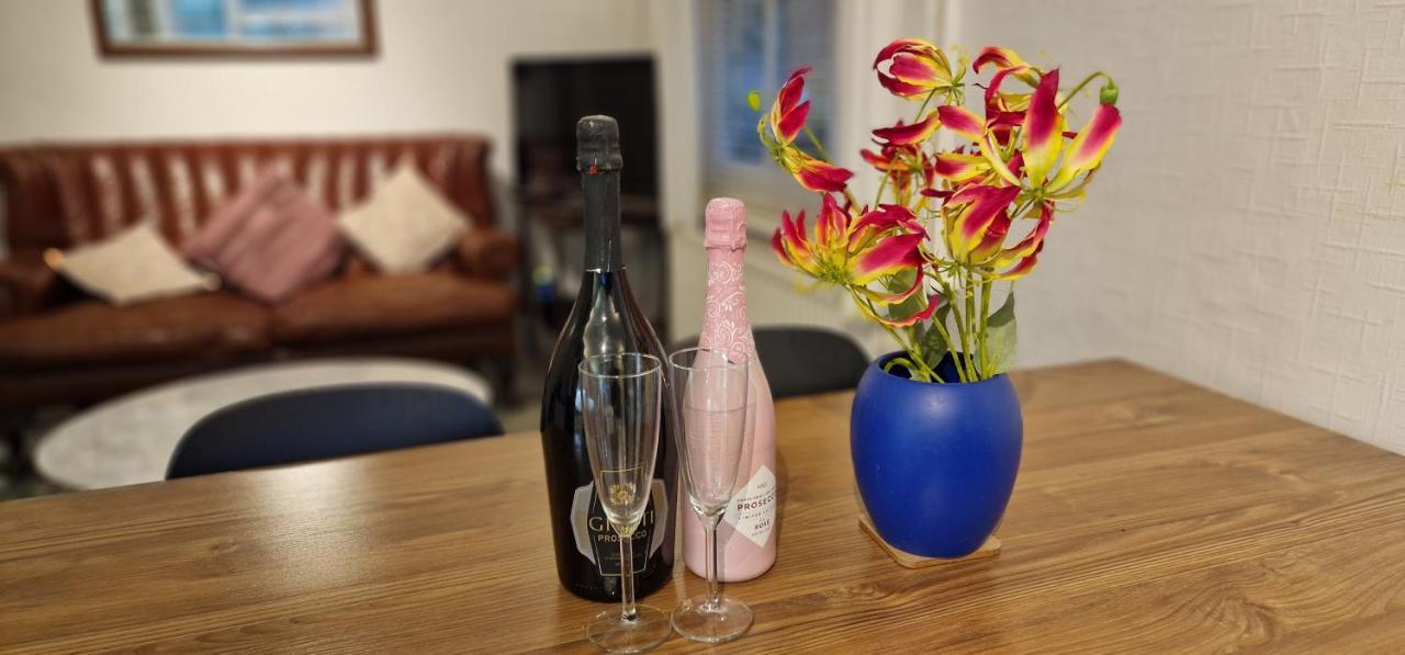 Apartment Inviting You To Your From 10 Minutes From Stratford Westfield London