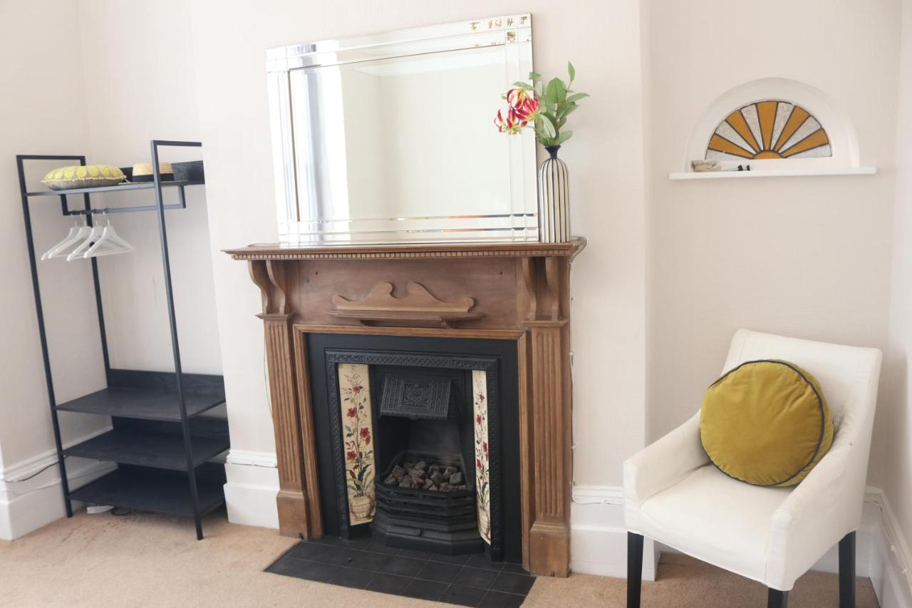 Apartment Inviting You To Your From 10 Minutes From Stratford Westfield London