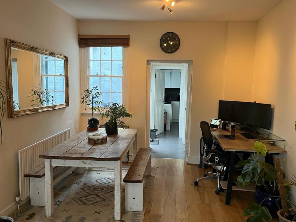 Private King Room With Huge En-Suite In Shared House In Marylebone Homestay London