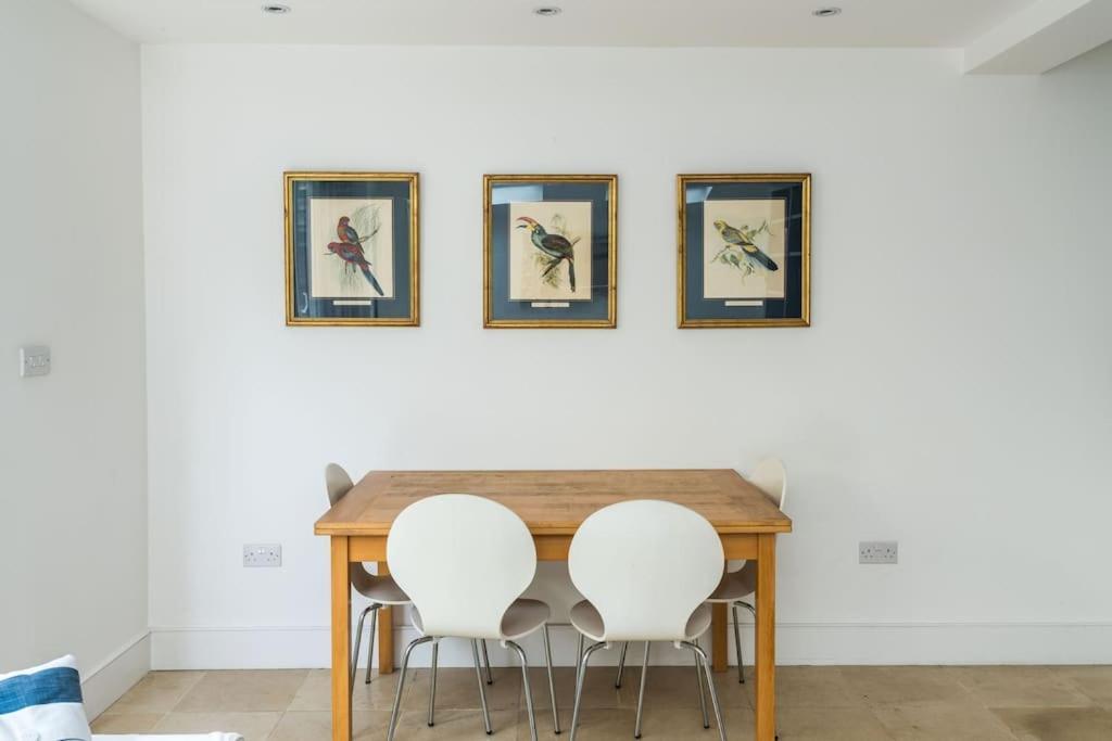 Spacious 2-bed Flat, Private Patio & Close To Park Leilighet London