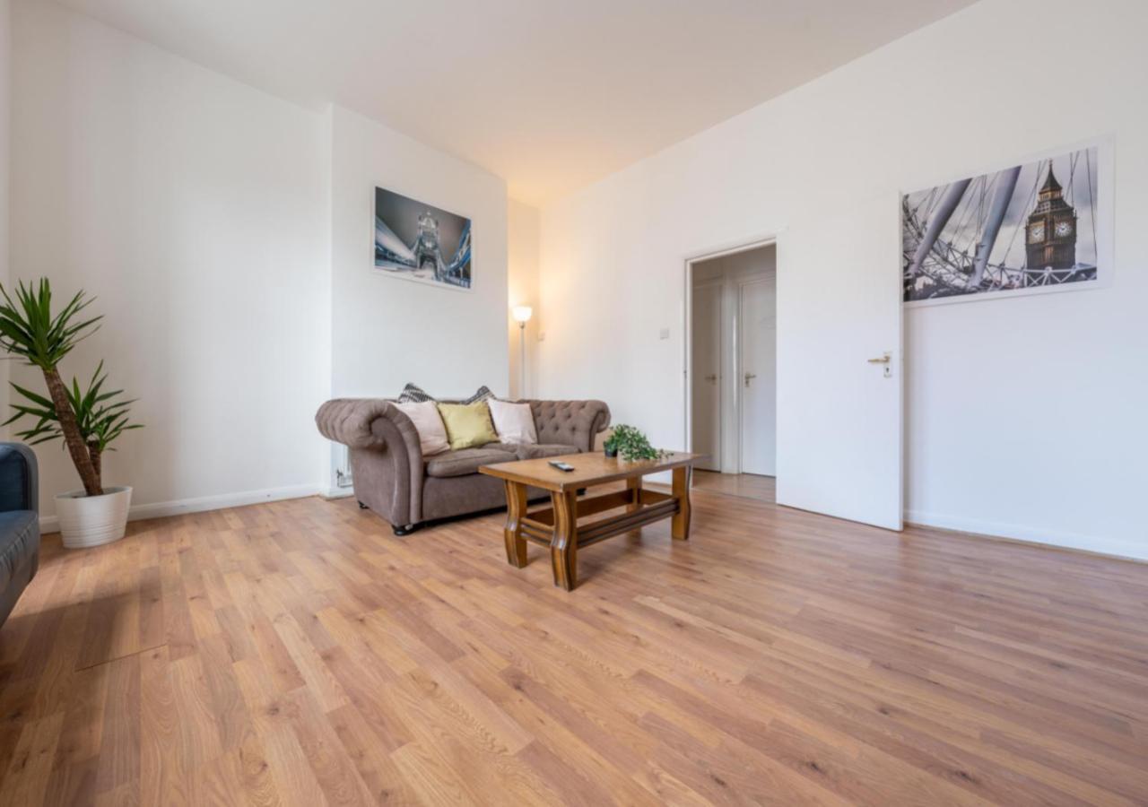 Spacious Cricklewood Sleeps 4 Appartement *