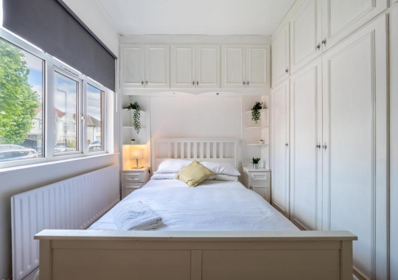 Spacious Cricklewood Sleeps 4 Appartement Londen