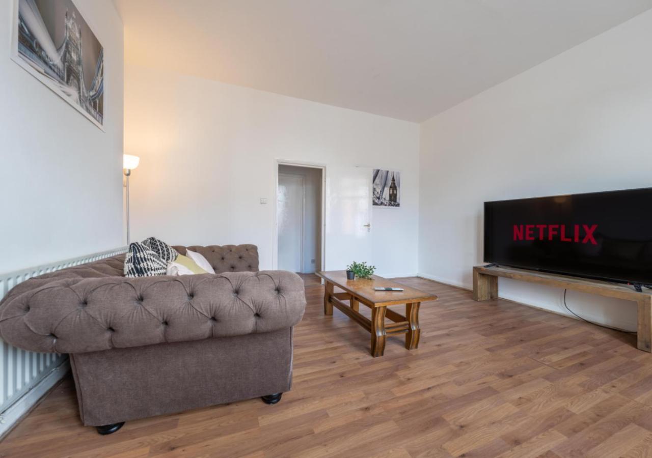 Spacious Cricklewood Sleeps 4 Londen
