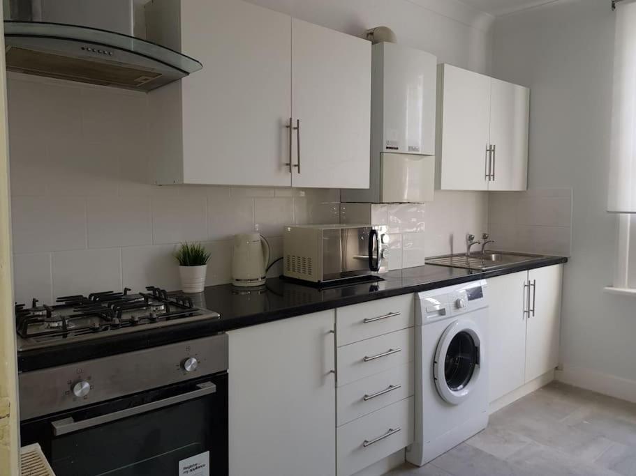 London. Gorgeous 2 Bed Flat Near Olympic Park. Apartment
