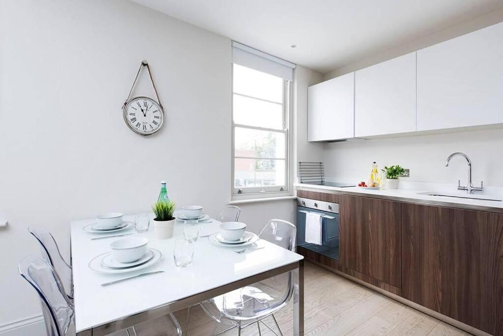 Apartment Recently Redecorated Spacious And Modern 1br Flat In West London