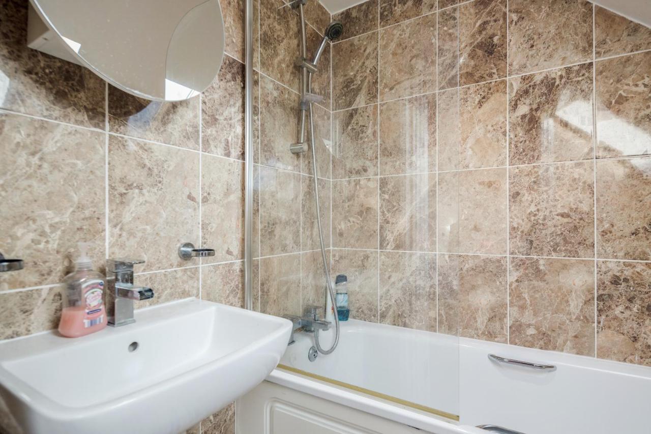 Entire Lovely Family With Parking, Wifi, Netflix, Self Check-in Appartement