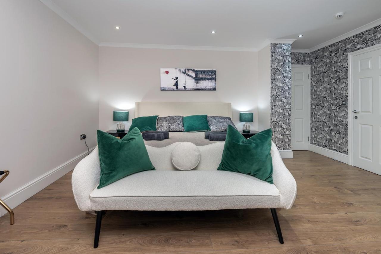 The House - Entire * Londen
