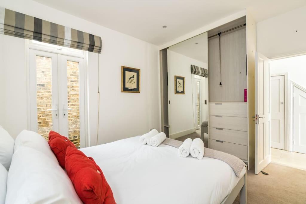 Leilighet Spacious 2-bed Flat, Private Patio & Close To Park *