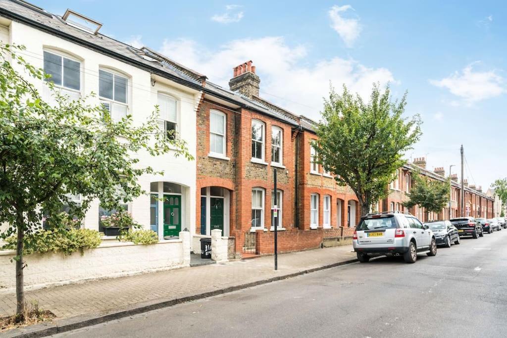 Leilighet Spacious 2-bed Flat, Private Patio & Close To Park *