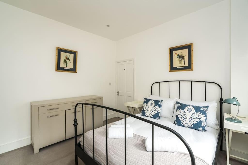 Leilighet Spacious 2-bed Flat, Private Patio & Close To Park