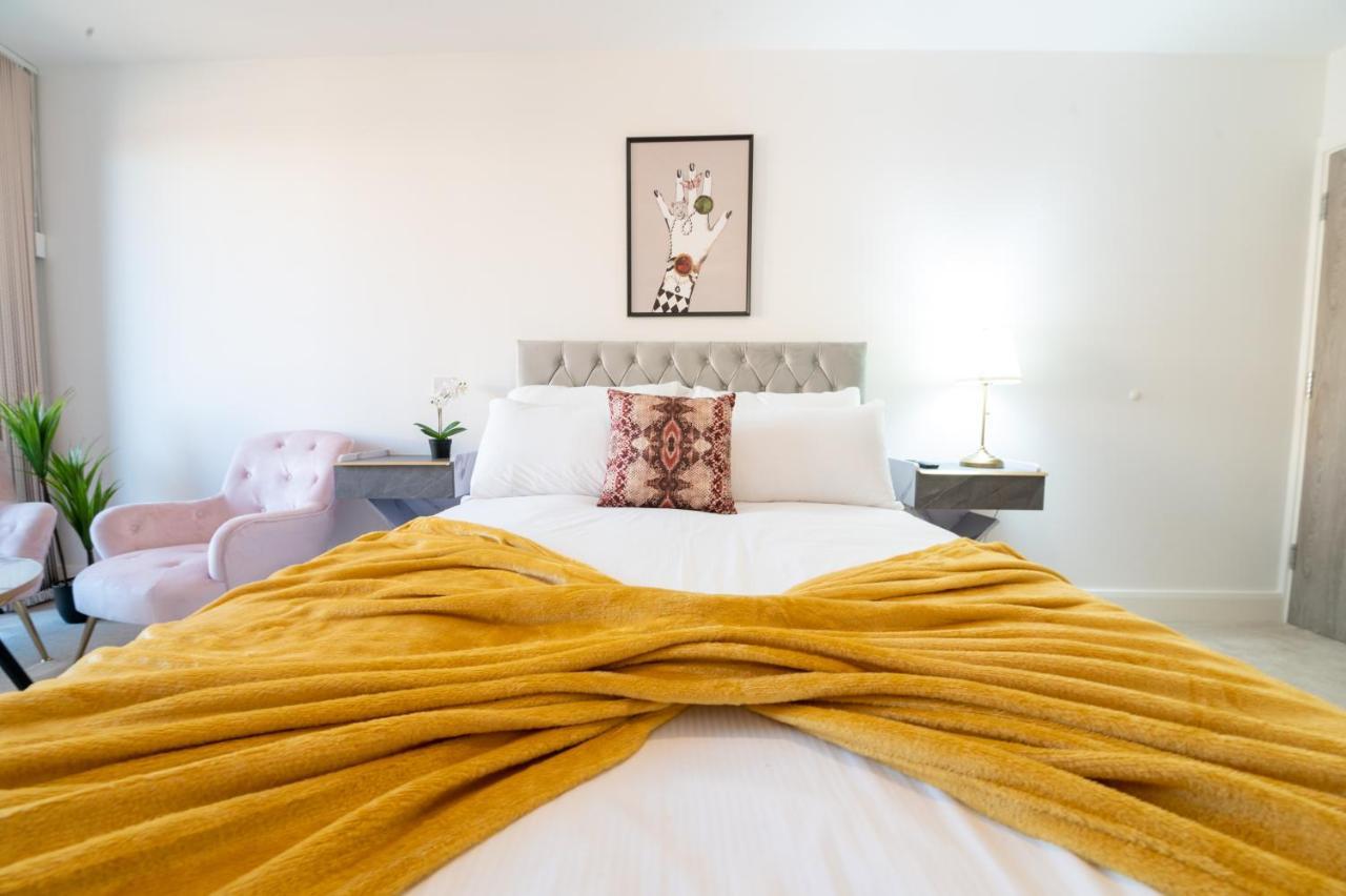 Lux 2 Bedrooms - 2 Bathrooms - F7 *