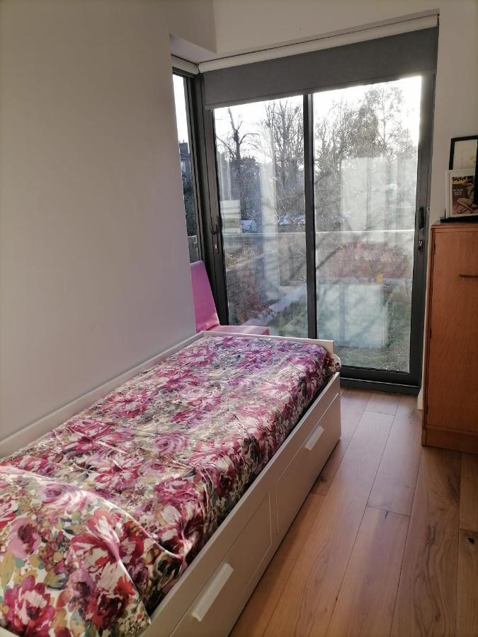 Garden 20 Min Walk From Camden Town & Kings Cross St Pancras Accommodatie bij particulieren