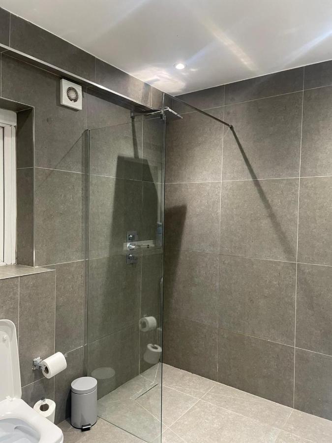 Balham, South Spacious 6, 6 Available Habitación en casa particular Londres