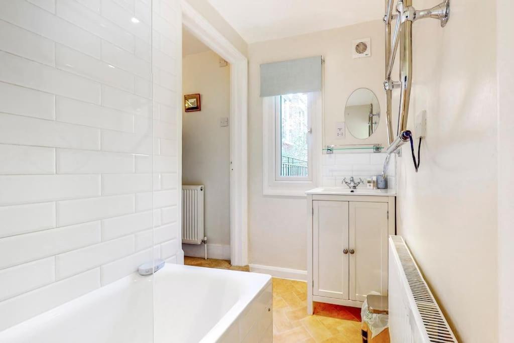 Beautiful Two Bedroom In Honor Oak Leilighet London