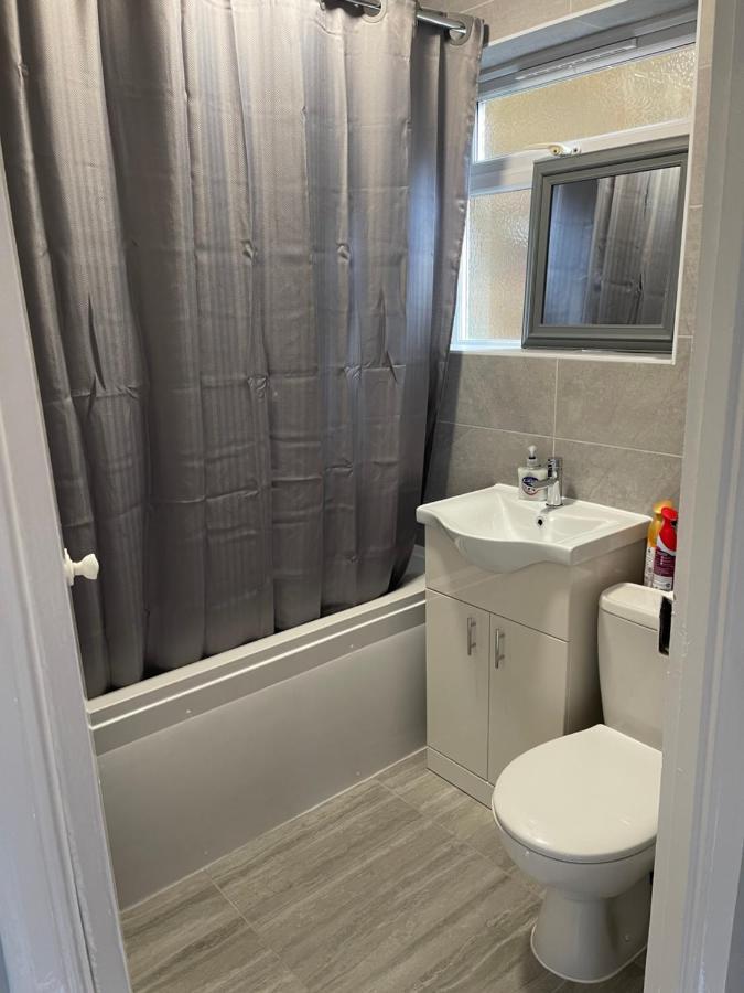 Entire Lovely 2 Bedroom With Private Garden & Free Street Parking Appartement