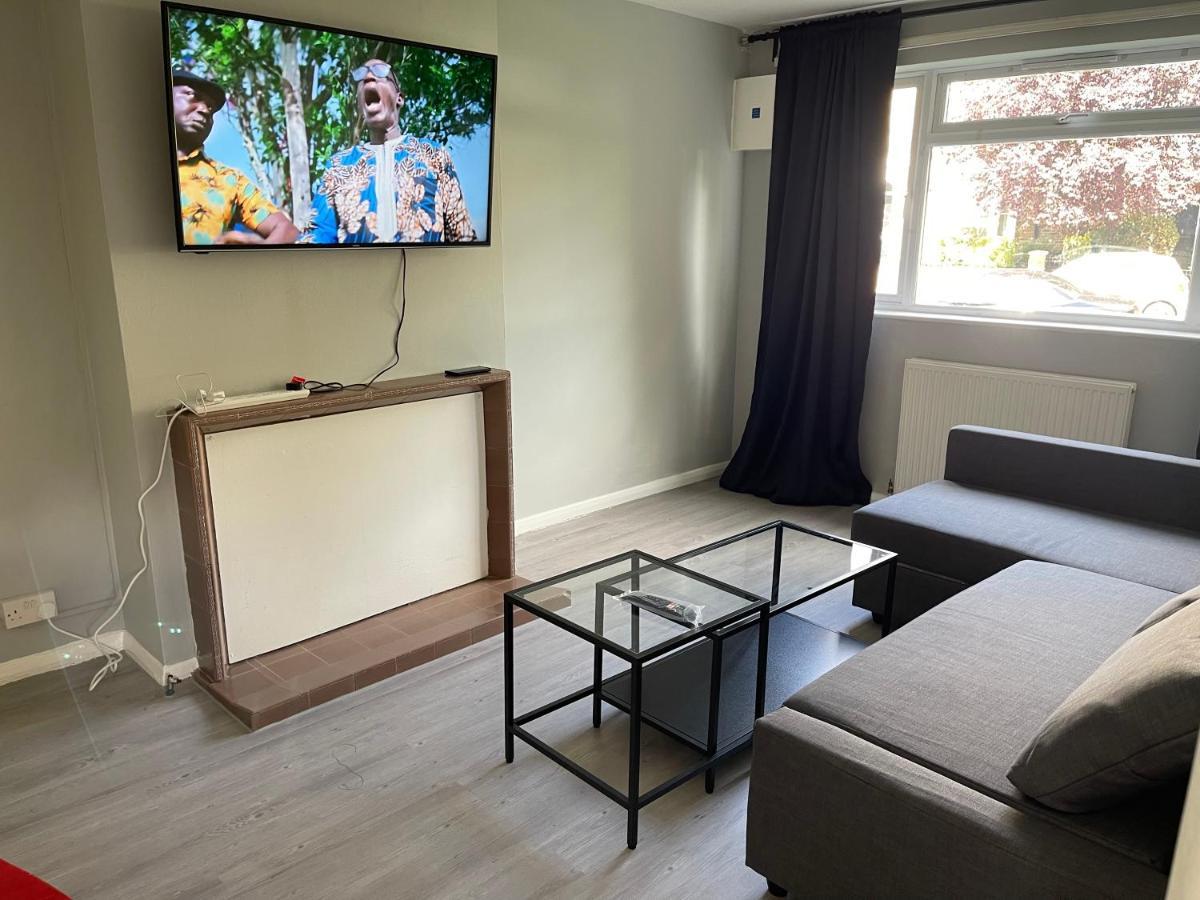 Appartement Entire Lovely 2 Bedroom With Private Garden & Free Street Parking Londen