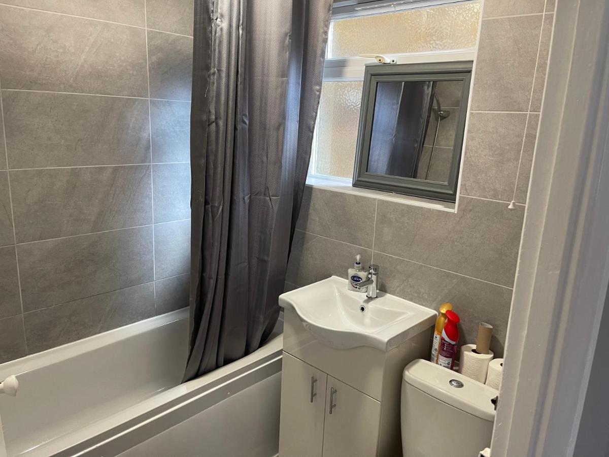 Entire Lovely 2 Bedroom With Private Garden & Free Street Parking Appartement *