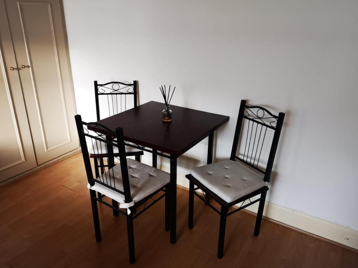 Privatunterkunft Large Spacious In Zone 2 London