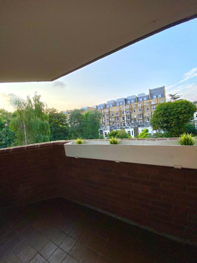 Centrally Located Studio With Balcony And 24-7 Security * Londen