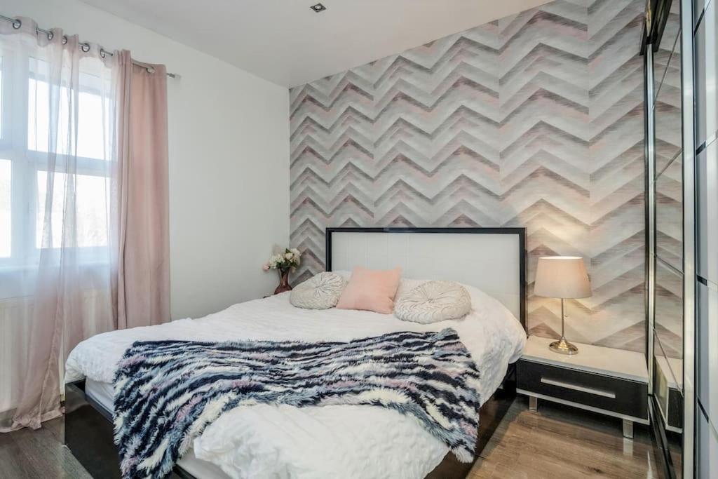 Feriehus Spacious 5 Bed, 2 Bathrooms House With A Private Garden *