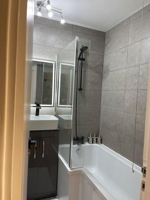 Self-catering Fully Equipped In Vauxhall Appartement Londen