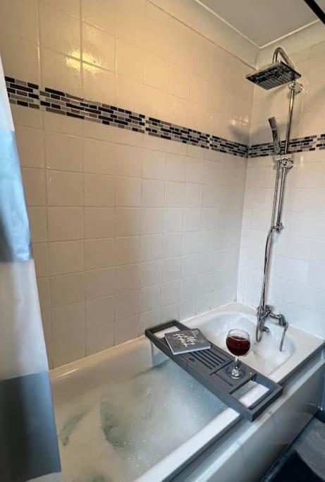 Lovely, Two Bedroom Central Location Appartement Londen