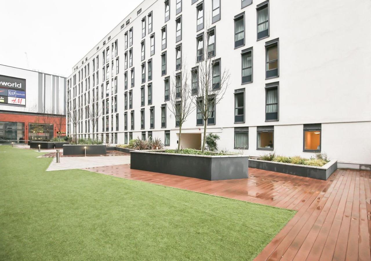 Private Bedrooms And Minutes Away From Wembley Stadium At Sterling Court *