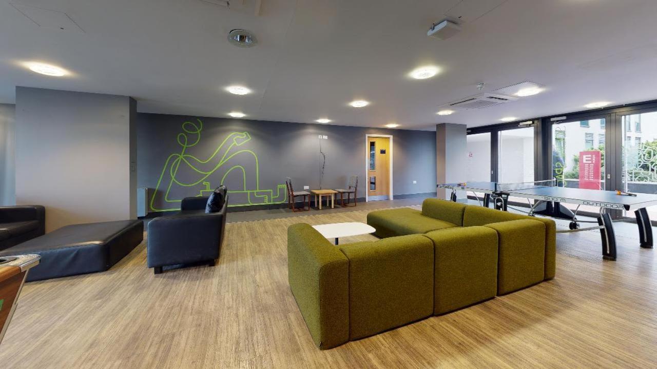Private Bedrooms And Minutes Away From Wembley Stadium At Sterling Court Leilighet London