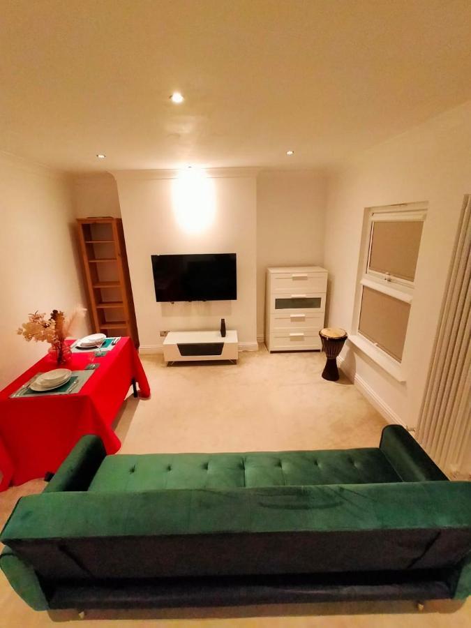Fully-equipped Flat In The Of London. Apartment