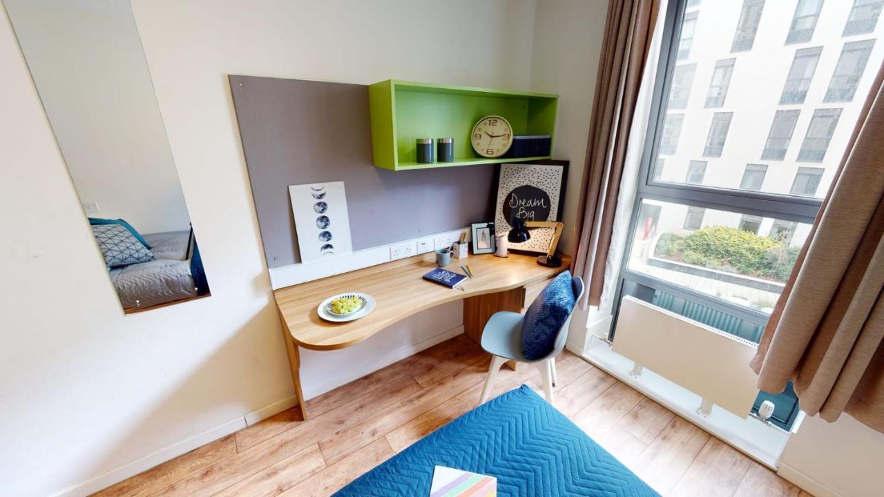 Private Bedrooms And Minutes Away From Wembley Stadium At Sterling Court London