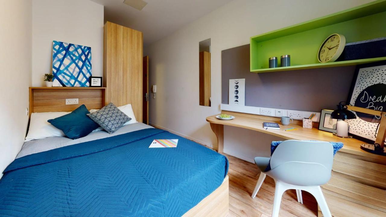 Private Bedrooms And Minutes Away From Wembley Stadium At Sterling Court Leilighet London