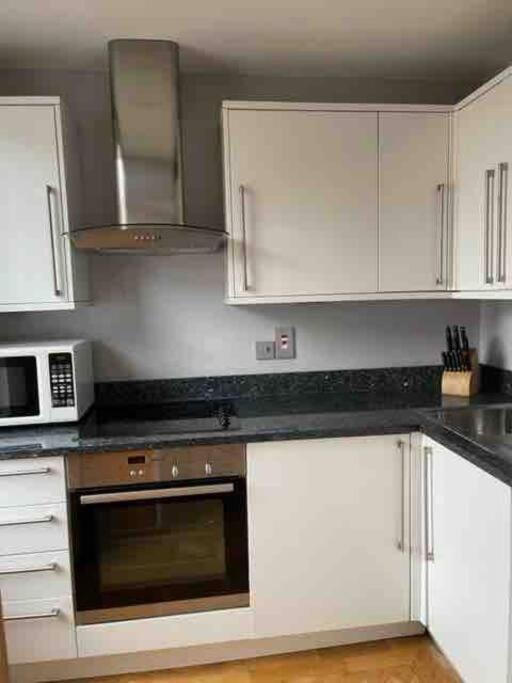 Amazing Near Tube Station Appartement