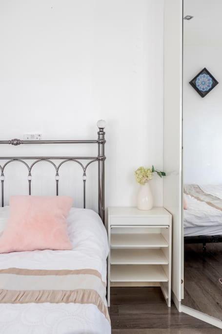Spacious 5 Bed, 2 Bathrooms House With A Private Garden Feriehus *