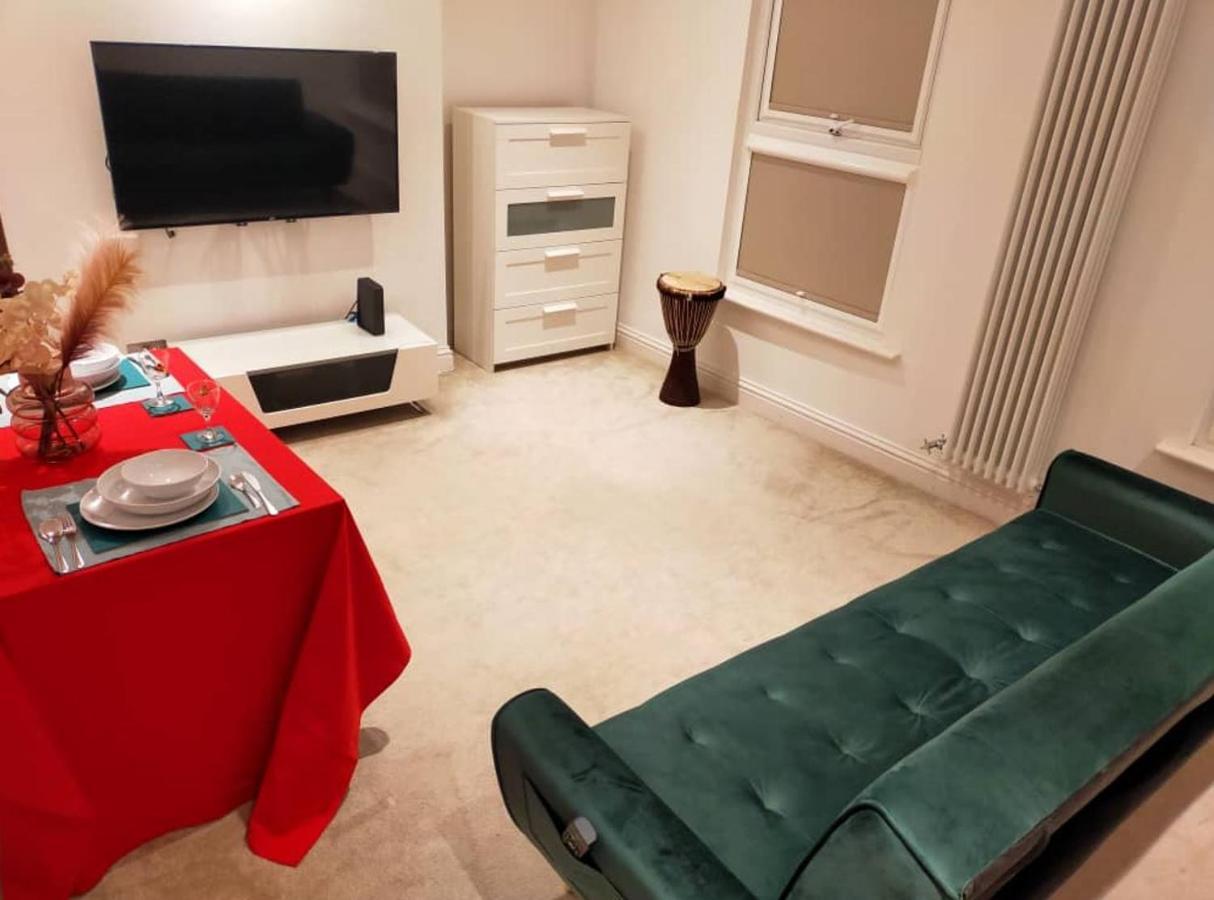Apartment Fully-equipped Flat In The Of London. *