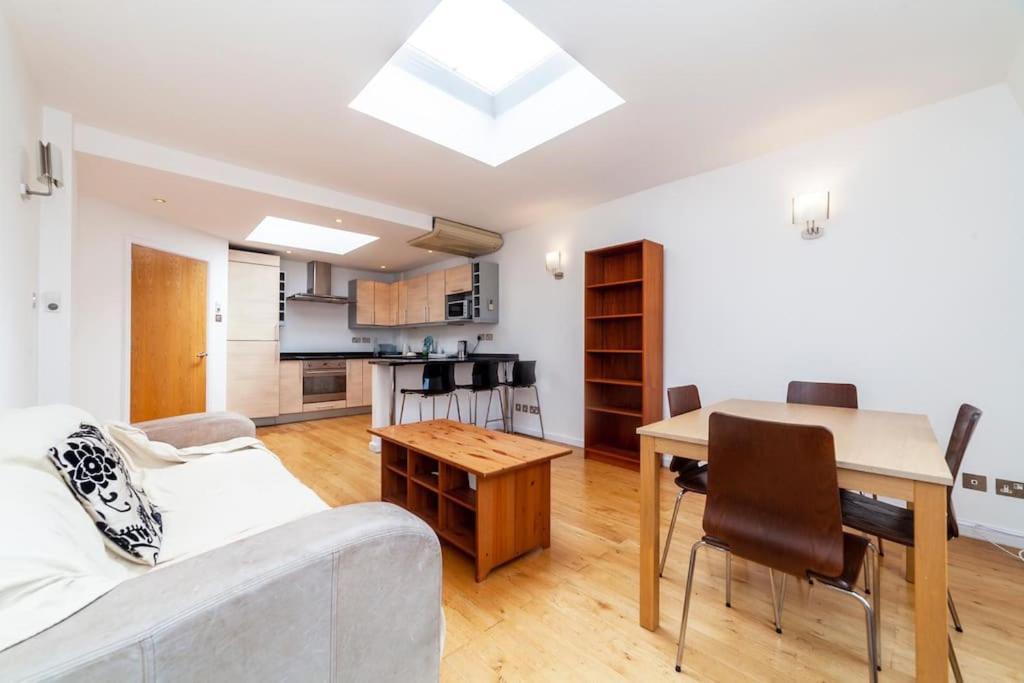 Top Floor Penthouse Flat With Amazing City View Apartment
